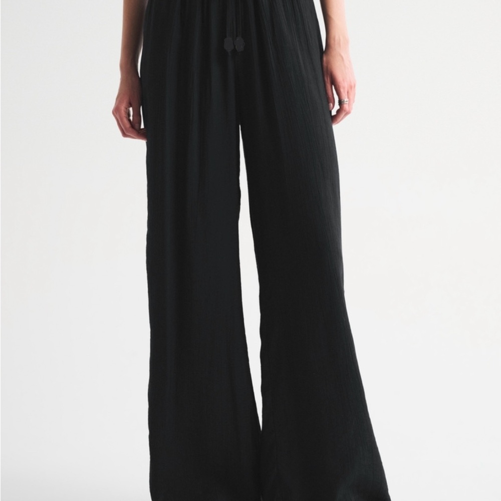 Abercrombie Crinkle Textured Pull-On Wide Leg Pant - Size Medium Long